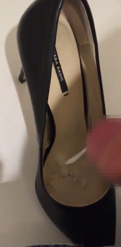 ハイヒールにザーメンぶっかけ